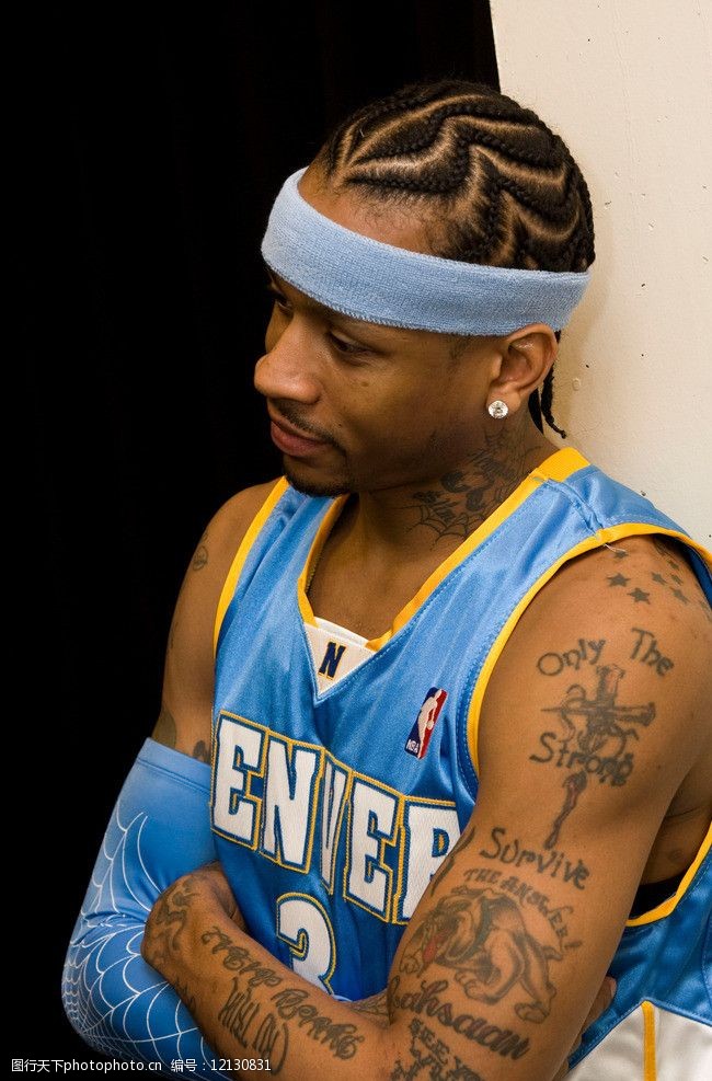 马丁内斯谈C罗肘击被罚下：那不是暴力行为，而是对挑衅的反应（马丁内斯：C罗肘击染红非暴力，只是对挑衅的回应）