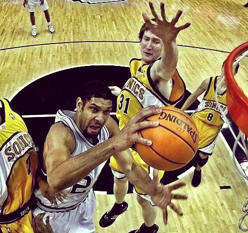 来支持谁的？贝克汉姆现身迈凯伦车队P房（贝克汉姆亮相迈凯伦车队P房，他在支持谁？）