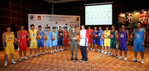 詹姆斯关键三分绝杀比赛（詹姆斯制胜三分完成绝杀）