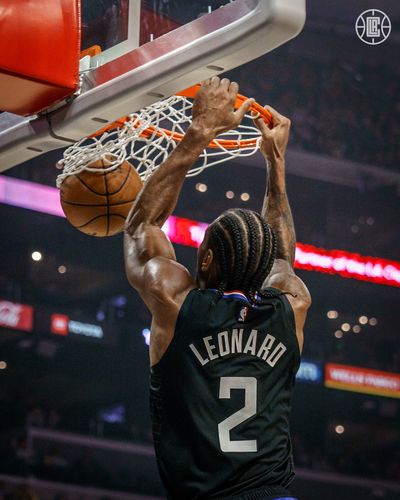 欧文突破防守助攻制胜（欧文强突送妙传锁定胜局）