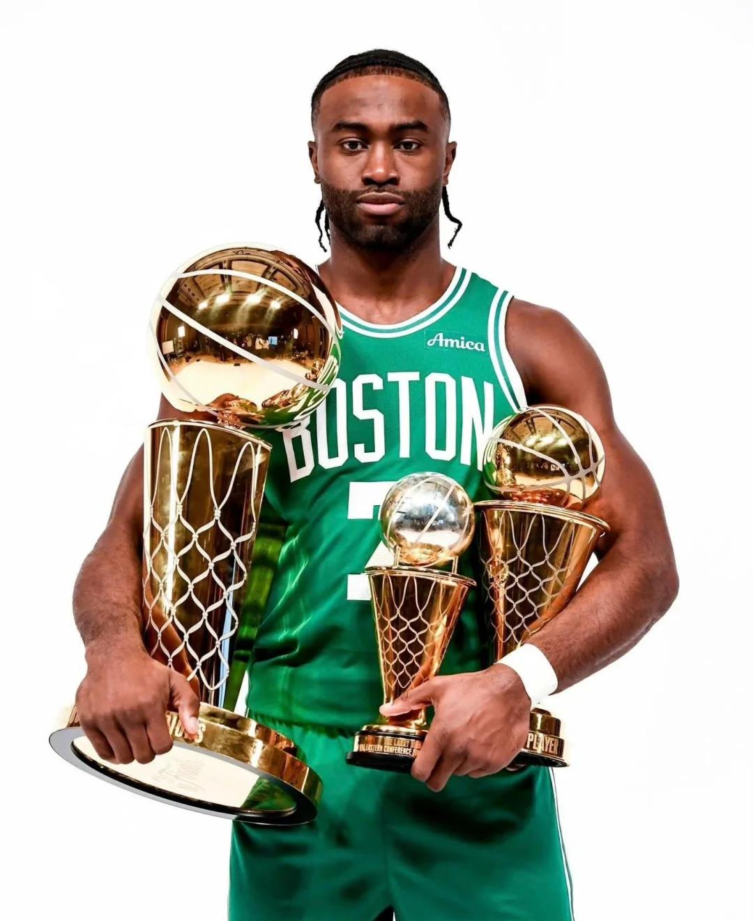 71岁成龙回应衰老：能慢慢变老是幸运（71岁成龙谈衰老：能从容老去是福气）