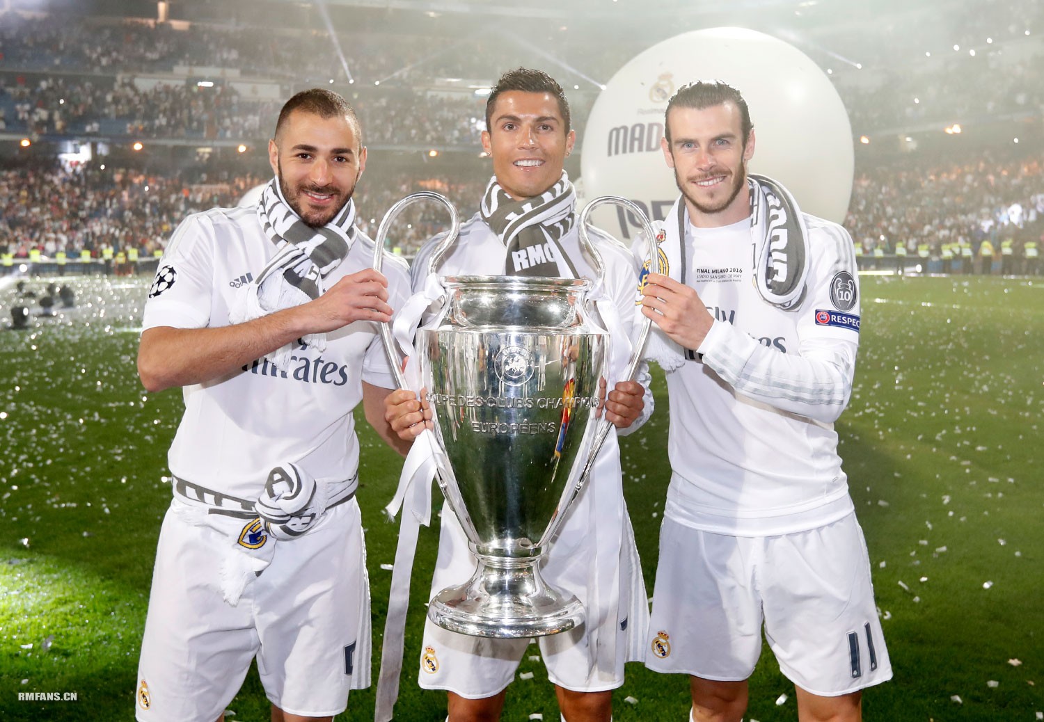 我晒干了沉默！河南后卫周缘德晒与网红田一名合影